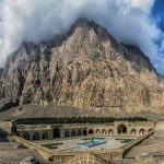 صخره کوه های بیستون در کرمانشاه